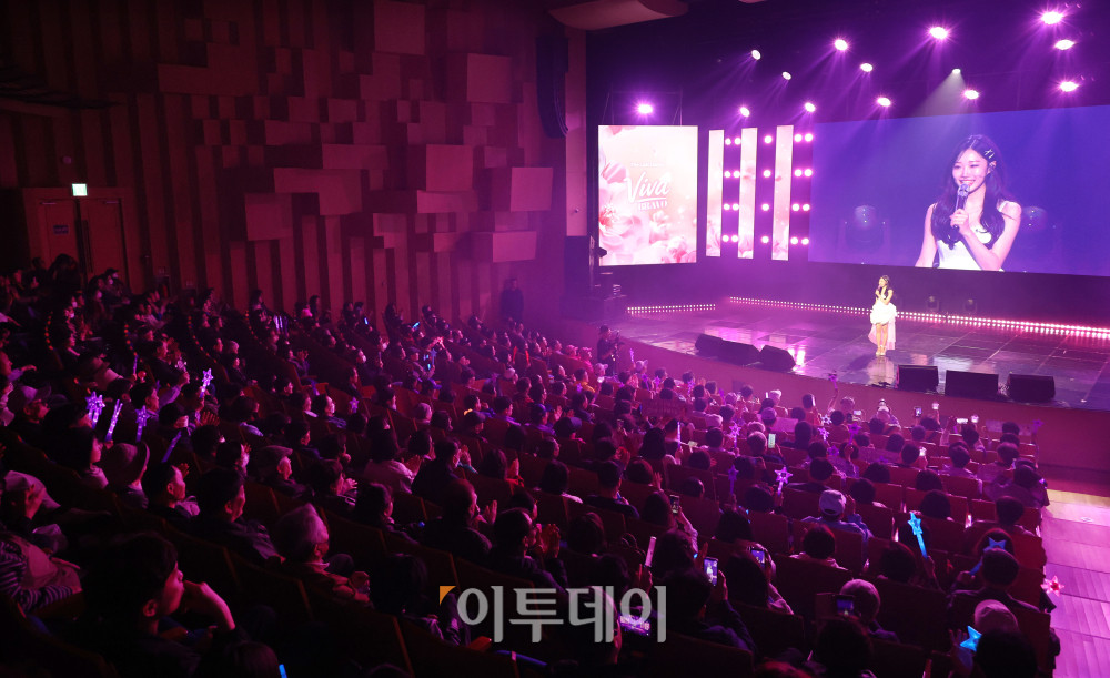 ▲11일 서울 서대문구 연세대 100주년 콘서트홀에서 열린 비바브라보 2nd Festival에서 미스트롯3 Top7 정서주가 공연을 하고 있다. 고이란 기자 photoeran@