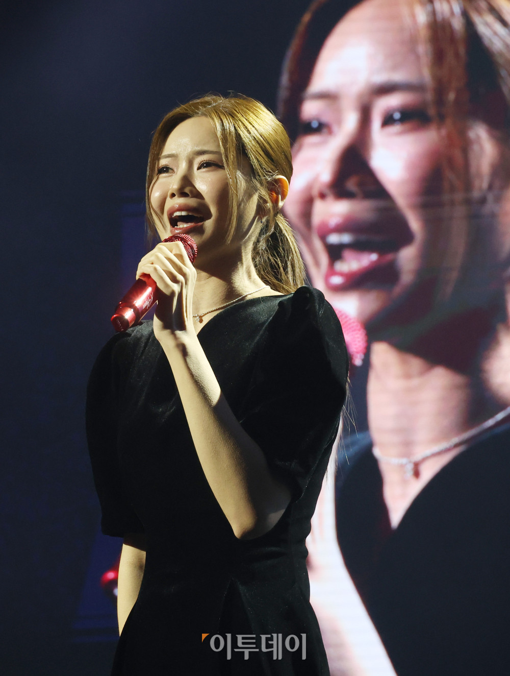 ▲11일 서울 서대문구 연세대 100주년 콘서트홀에서 열린 비바브라보 2nd Festival에서 미스트롯3 Top7 배아현이 공연을 하고 있다. 고이란 기자 photoeran@