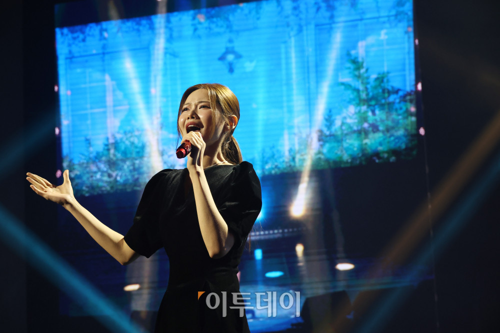 ▲11일 서울 서대문구 연세대 100주년 콘서트홀에서 열린 비바브라보 2nd Festival에서 미스트롯3 Top7 배아현이 공연을 하고 있다. 고이란 기자 photoeran@