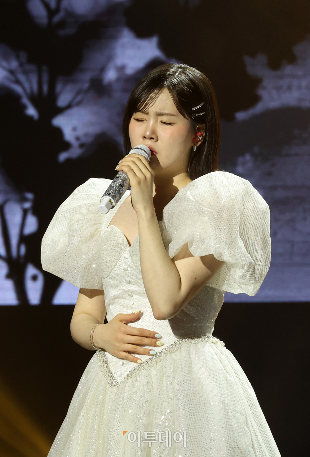 ▲11일 서울 서대문구 연세대 100주년 콘서트홀에서 열린 비바브라보 2nd Festival에서 미스트롯3 Top7 나영이 공연을 하고 있다. 고이란 기자 photoeran@