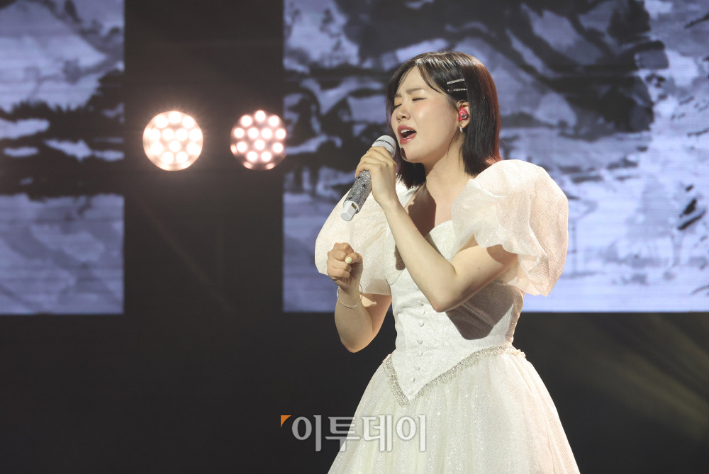 ▲11일 서울 서대문구 연세대 100주년 콘서트홀에서 열린 비바브라보 2nd Festival에서 미스트롯3 Top7 나영이 공연을 하고 있다. 고이란 기자 photoeran@