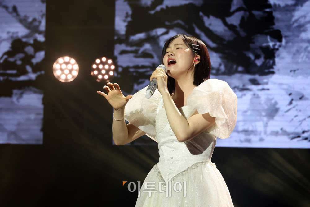 ▲11일 서울 서대문구 연세대 100주년 콘서트홀에서 열린 비바브라보 2nd Festival에서 미스트롯3 Top7 나영이 공연을 하고 있다. 고이란 기자 photoeran@