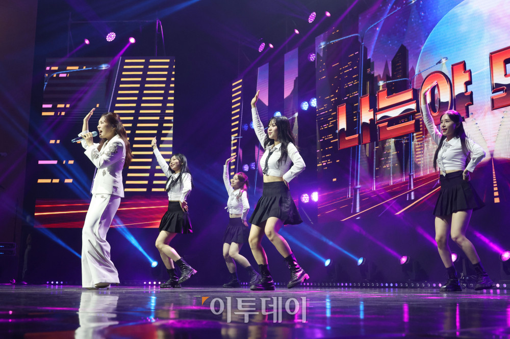 ▲11일 서울 서대문구 연세대 100주년 콘서트홀에서 열린 비바브라보 2nd Festival에서 미스트롯3 Top7 미스김이 공연을 하고 있다. 고이란 기자 photoeran@