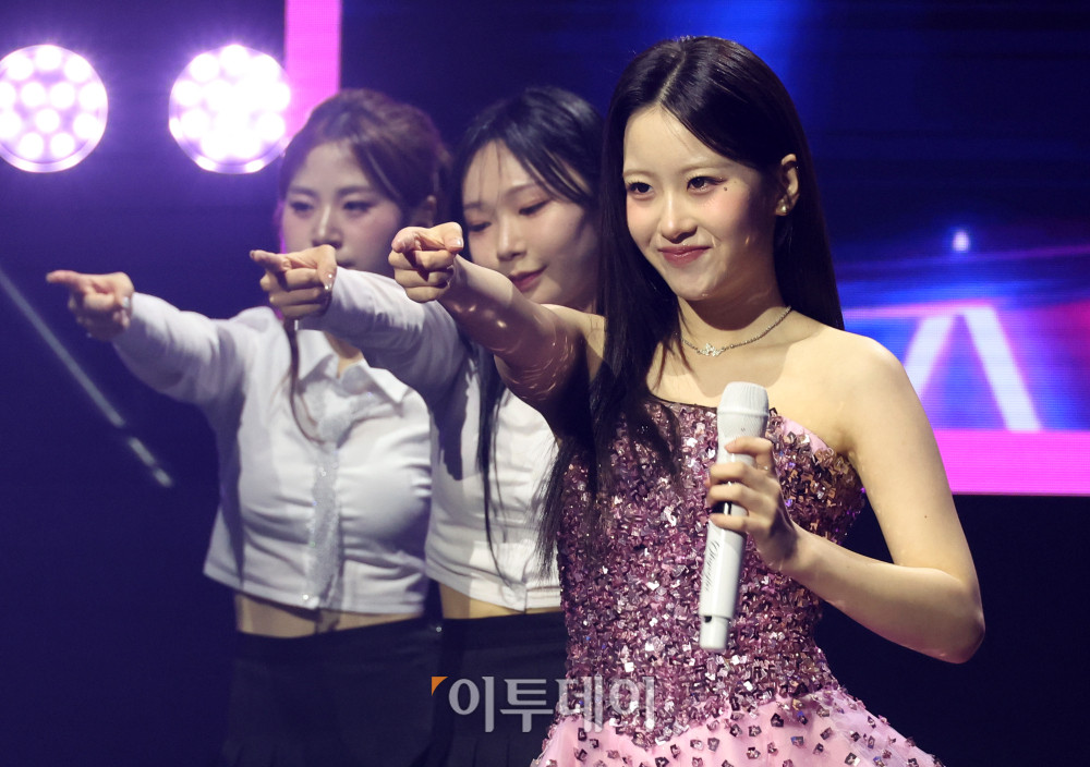 ▲11일 서울 서대문구 연세대 100주년 콘서트홀에서 열린 비바브라보 2nd Festival에서 미스트롯3 Top7 오유진이 공연을 하고 있다. 고이란 기자 photoeran@