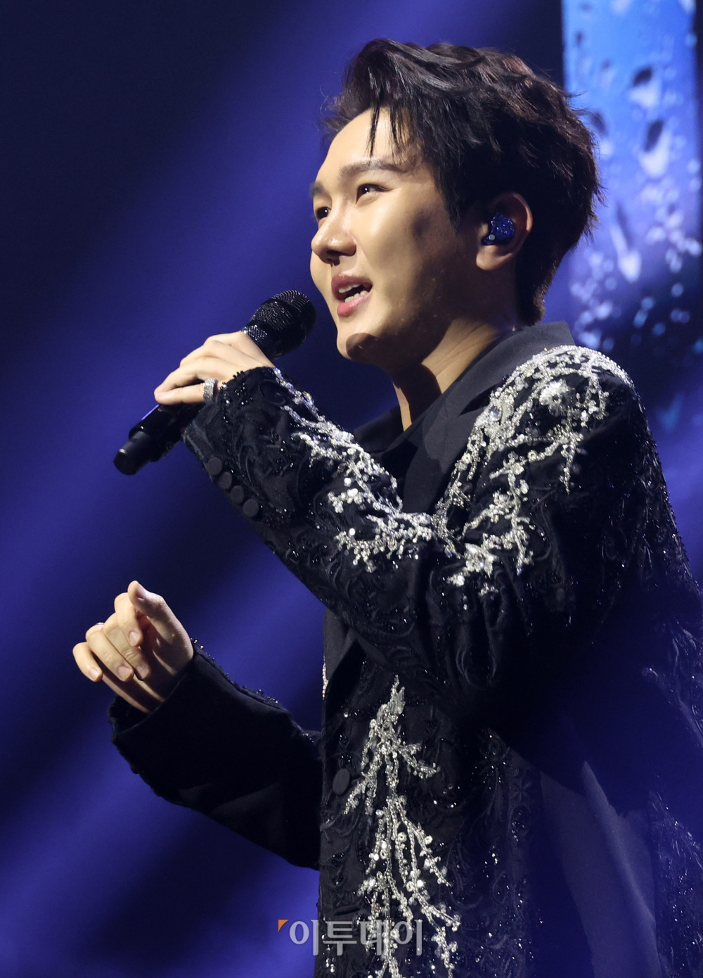 ▲11일 서울 서대문구 연세대 100주년 콘서트홀에서 열린 비바브라보 2nd Festival에서 가수 김수찬이 공연을 하고 있다. 고이란 기자 photoeran@