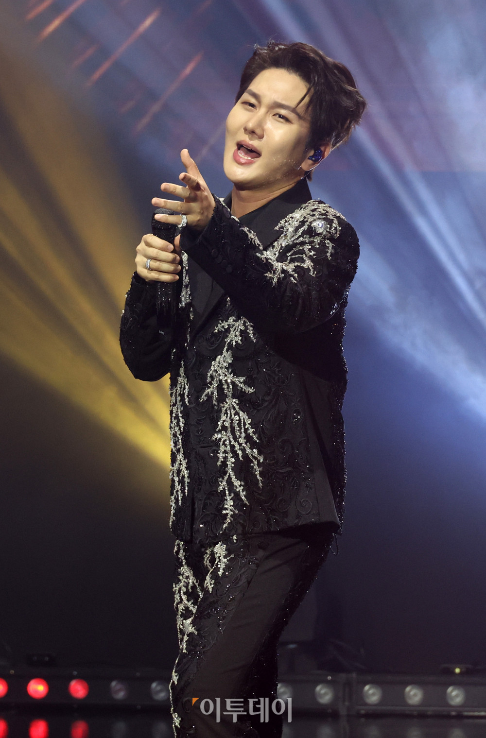 ▲11일 서울 서대문구 연세대 100주년 콘서트홀에서 열린 비바브라보 2nd Festival에서 가수 김수찬이 공연을 하고 있다. 고이란 기자 photoeran@