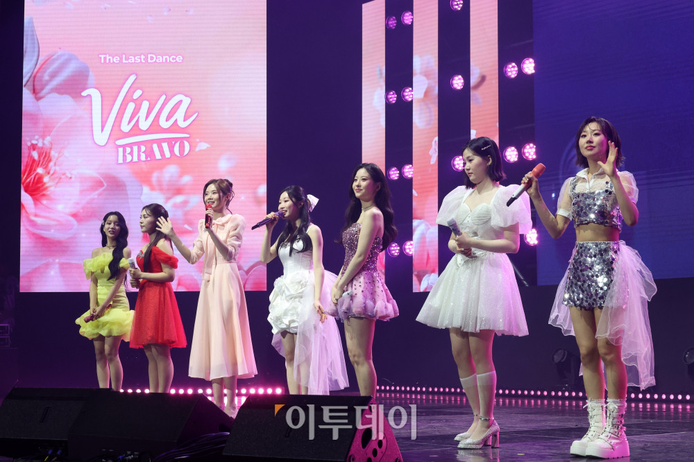 ▲12일 서울 서대문구 연세대 100주년 콘서트홀에서 열린 비바브라보 2nd Festival에서 미스트롯3 Top7 정서주, 배아현, 오유진, 미스김, 나영, 김소연, 정슬이 공연을 하고 있다. 고이란 기자 photoeran@