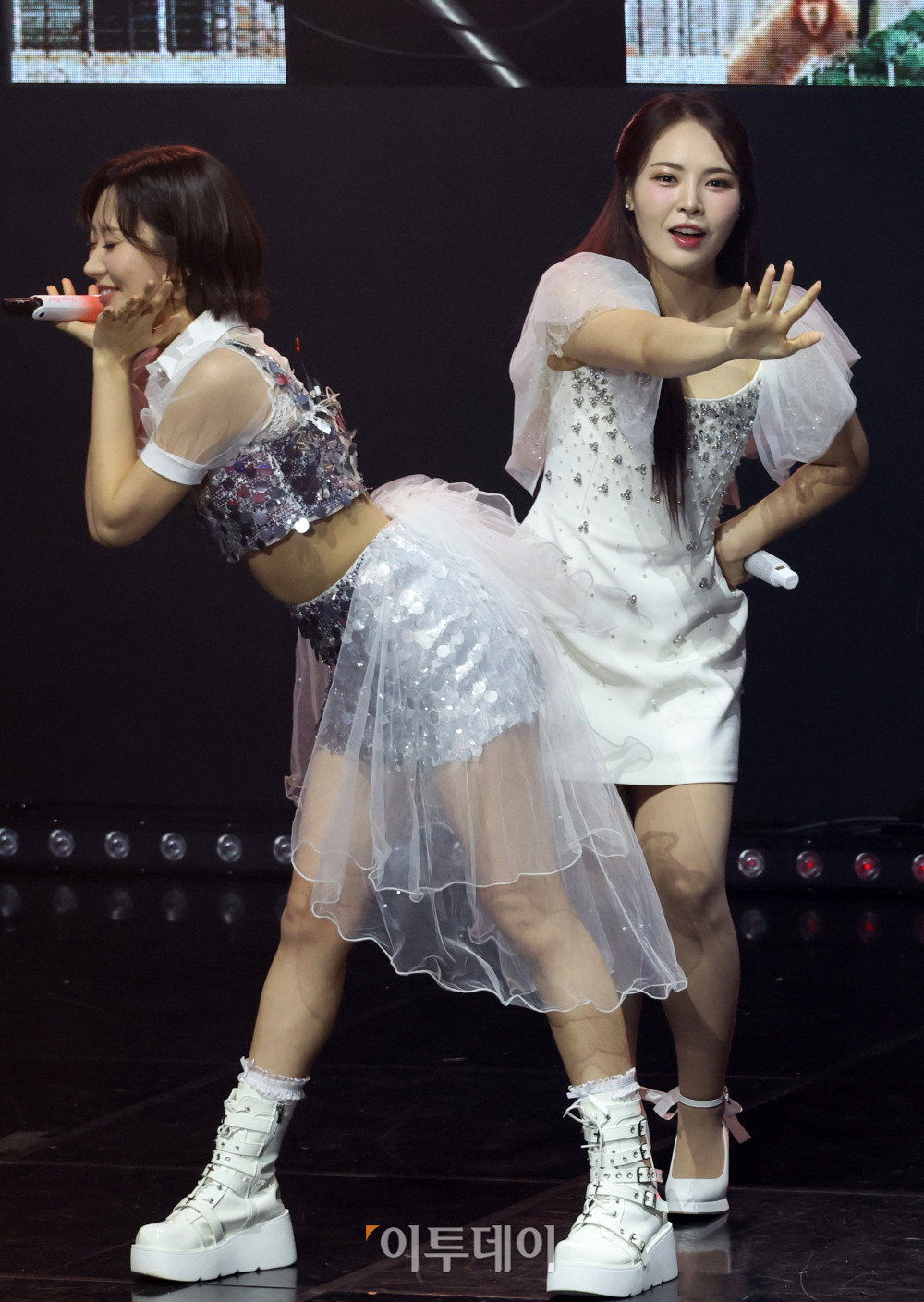 ▲12일 서울 서대문구 연세대 100주년 콘서트홀에서 열린 비바브라보 2nd Festival에서 미스트롯3 Top7 정서주, 배아현, 오유진, 미스김, 나영, 김소연, 정슬이 공연을 하고 있다. 고이란 기자 photoeran@