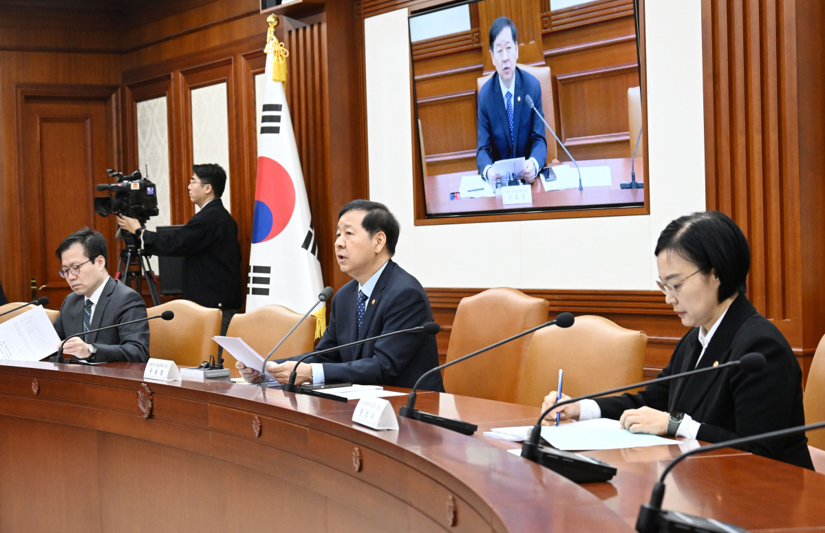 ▲구윤철 경제부총리 겸 재정경제부 장관이 4월 13일 서울 종로구 정부서울청사에서 열린 '대외경제협력(EDCF) 기금운용위원회'를 주재, 모두발언을 하고 있다. (사진제공=재정경제부)