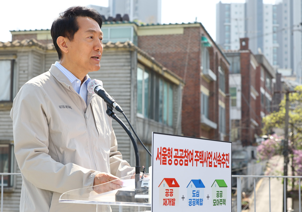 ▲오세훈 서울시장이 13일 오전 서울 마포구 아현1구역 공공재개발 현장을 방문해 핵심 메시지 발표를 하고 있다. 2026.04.13. (뉴시스)