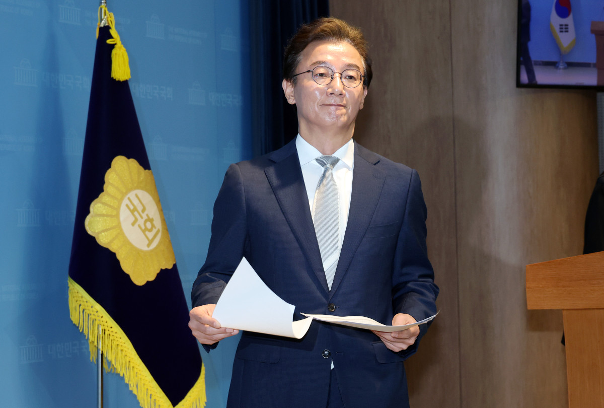▲6·3 지방선거 더불어민주당 전재수 부산시장 후보가 13일 국회 소통관에서 후보 확정 기자회견을 마친 뒤 회견장을 나서고 있다. (사진=연합뉴스)