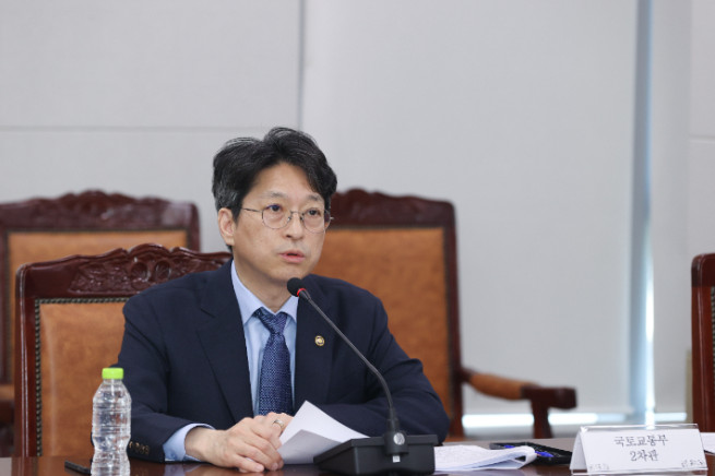 ▲홍지선 국토교통부 2차관이 정부세종청사에서 열린 시·도 교통물류 관계자 회의에서 발언하고 있다. (사진제공=국토교통부)
