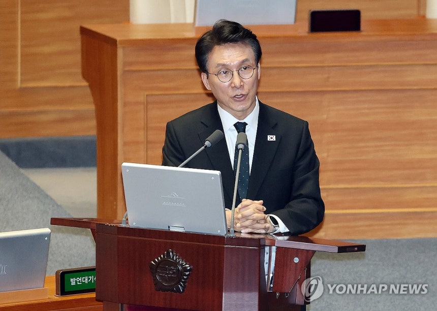 ▲김민석 국무총리가 13일 국회에서 열린 교육·사회·문화 분야 대정부 질문에서 국민의힘 조배숙 의원의 질문에 답하고 있다. (연합뉴스)