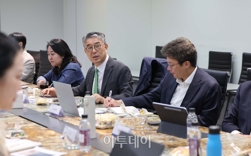 ▲이투데이 2026년 미래전략위원회 회의가 14일 서울 강남구 이투데이빌딩에서 열렸다. (김예연 인턴기자 kimye@)