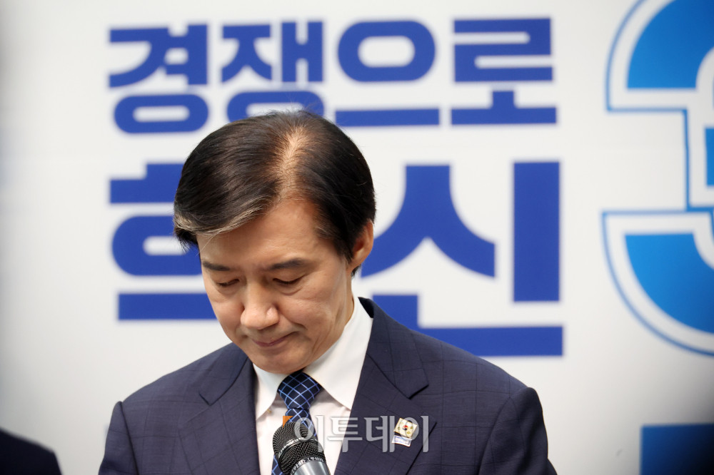 ▲조국 조국혁신당 대표가 14일 서울 여의도 국회에서 재보궐선거 출마 기자회견을 하고 있다. 이 자리에서 조 대표는 "6월 3일, 평택(을) 국회의원 재선거에 출마하겠다"며 "조국혁신당의 열세 번째 국회의원이 되어 집권 민주당 소속 의원보다 더 뜨거운 마음으로 ‘내란 완전 종식, 진짜 개혁 완수’라는 시대적 과제를 책임지고 실천하겠다"고 밝혔다. 고이란 기자 photoeran@