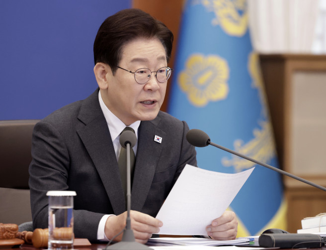 ▲이재명 대통령이 14일 청와대에서 열린 국무회의 겸 비상경제점검회의에서 발언하고 있다. (연합뉴스)