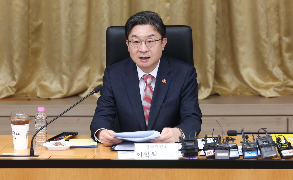 ▲이억원 금융위원장이 14일 서울 중구 예금보험공사에서 열린 국민성장펀드 제2차 전략위원회 회의에서 인사말을 하고 있다. 신태현 기자 holjjak@