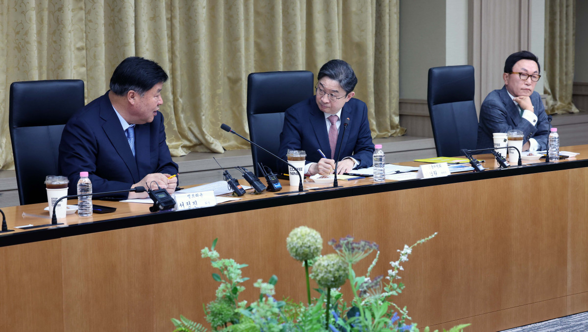 ▲서정진 셀트리온 회장이 14일 서울 중구 예금보험공사에서 열린 국민성장펀드 제2차 전략위원회 회의에서 인사말을 하고 있다. 신태현 기자 holjjak@