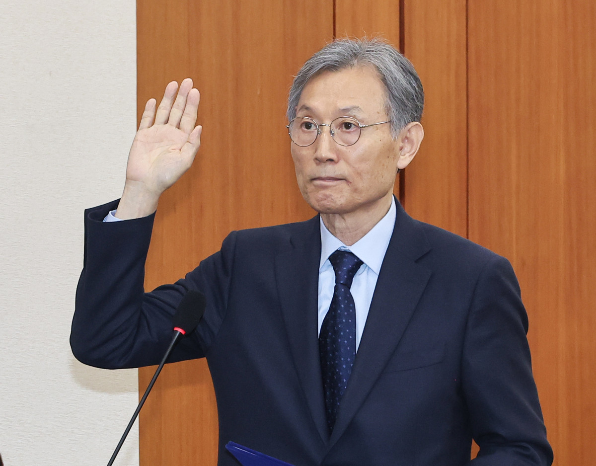 ▲고광헌 방송미디어통신심의위원장 후보자가 1일 국회 과학기술정보방송통신위원회에서 열린 인사청문회에서 선서하고 있다. (연합뉴스)