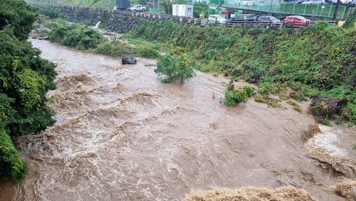 ▲제주시 오라2동 인근 한천으로 한라산에서 흘러온 급류가 흐르고 있다. (사진제공=뉴시스)