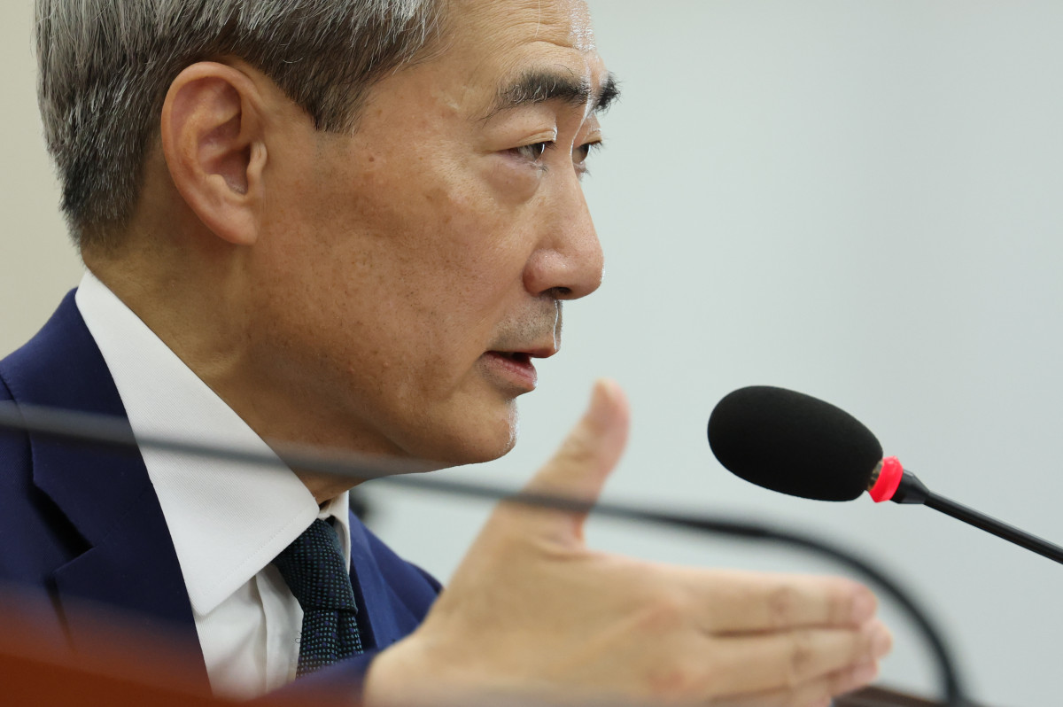 ▲<YONHAP PHOTO-4243> 질의에 답하는 신현송 한국은행 총재 후보자 (서울=연합뉴스) 이동해 기자 = 신현송 한국은행 총재 후보자가 15일 국회 재정경제기획위원회에서 열린 인사청문회에서 의원 질의에 답하고 있다. 2026.4.15 eastsea@yna.co.kr/2026-04-15 10:54:05/<저작권자 ⓒ 1980-2026 ㈜연합뉴스. 무단 전재 재배포 금지, AI 학습 및 활용 금지> (사진=연합뉴스)