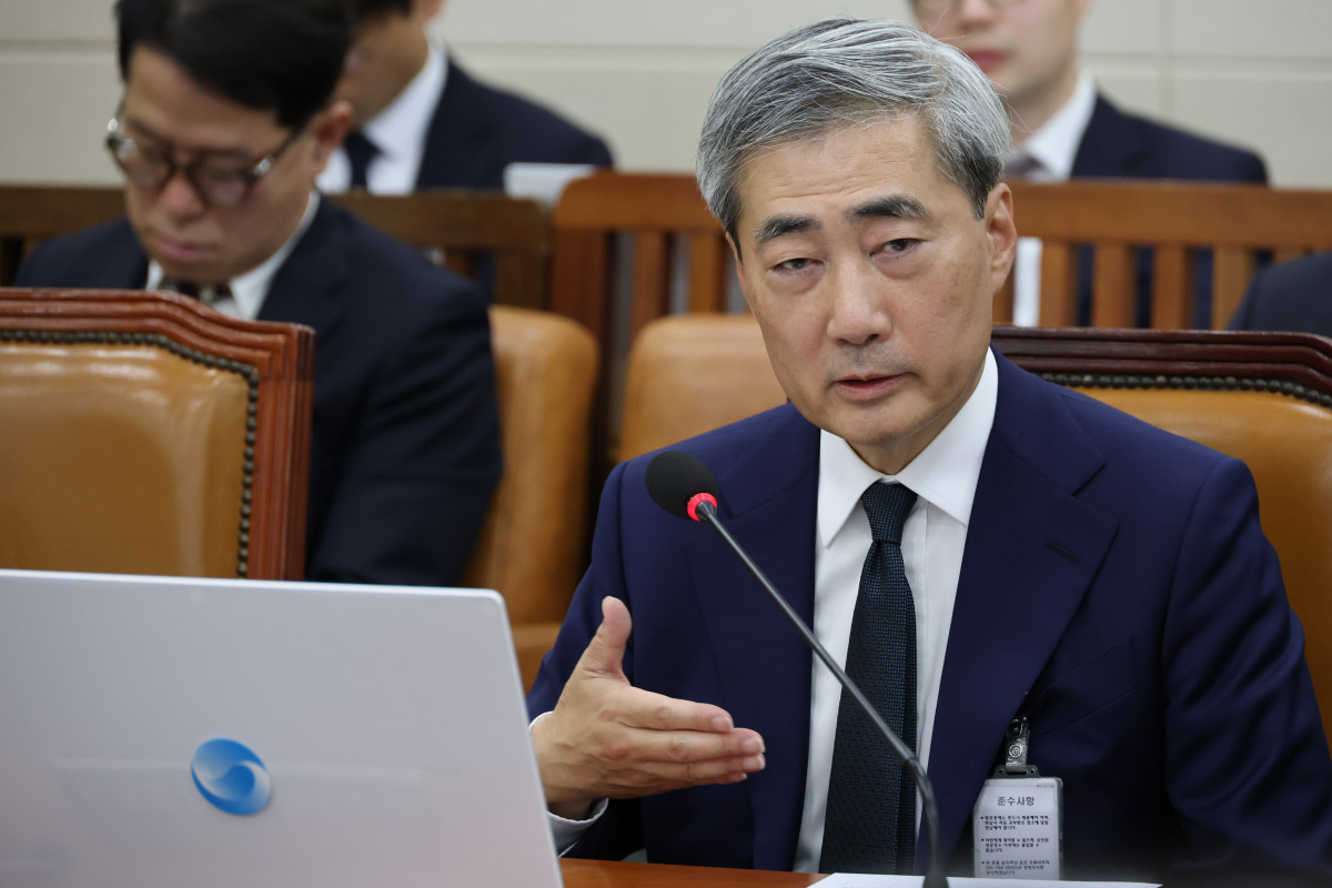 ▲<YONHAP PHOTO-4246> 답변하는 신현송 한국은행 총재 후보자    (서울=연합뉴스) 이동해 기자 = 신현송 한국은행 총재 후보자가 15일 국회 재정경제기획위원회에서 열린 인사청문회에서 의원 질의에 답하고 있다. 2026.4.15    eastsea@yna.co.kr/2026-04-15 10:54:43/<저작권자 ⓒ 1980-2026 ㈜연합뉴스. 무단 전재 재배포 금지, AI 학습 및 활용 금지> (사진=연합뉴스)