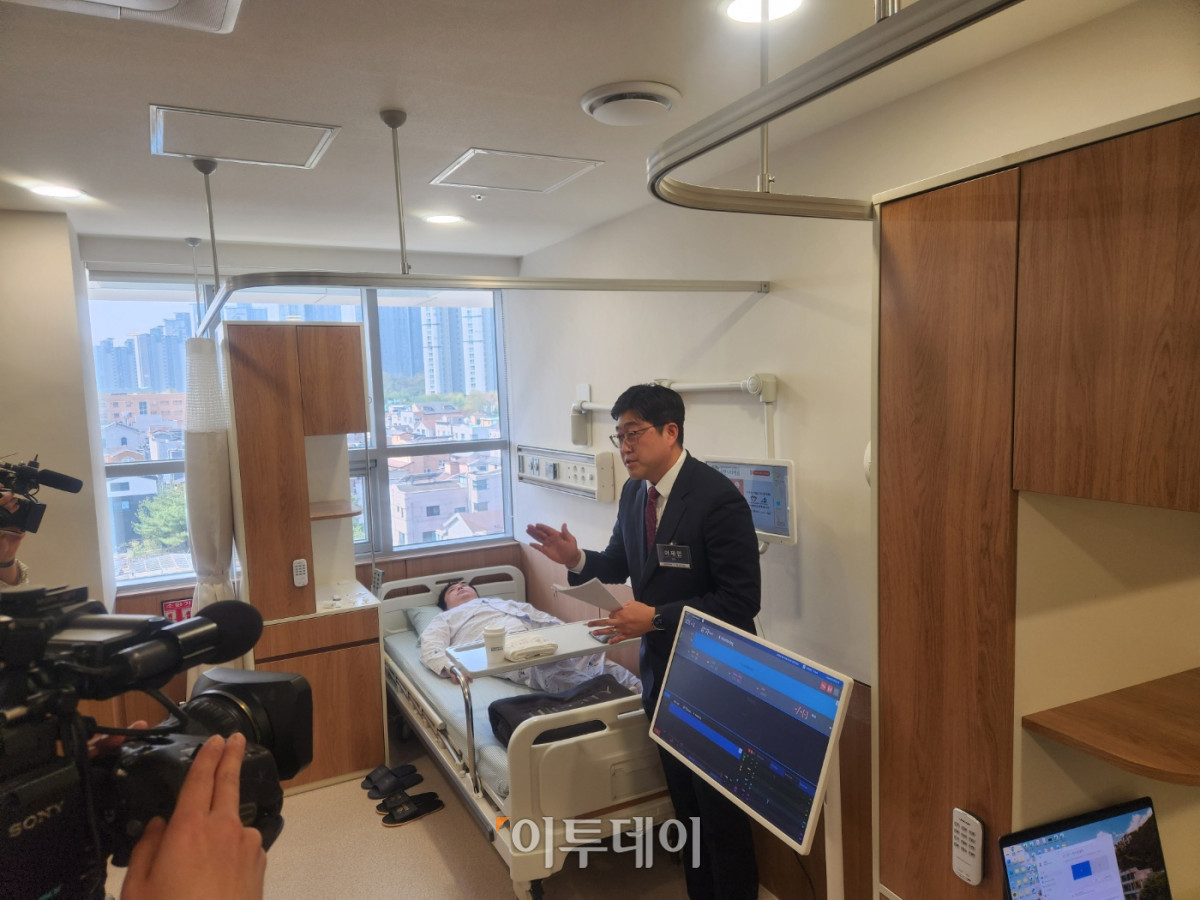 ▲씨어스는 15일 경기도 화성시 동탄시티병원에서 ‘Smart Hospital Media Tour’를 개최하고 AI 기반 스마트병동 씽크 운영 현장을 최초로 공개했다. (이상민 기자 imfactor@)