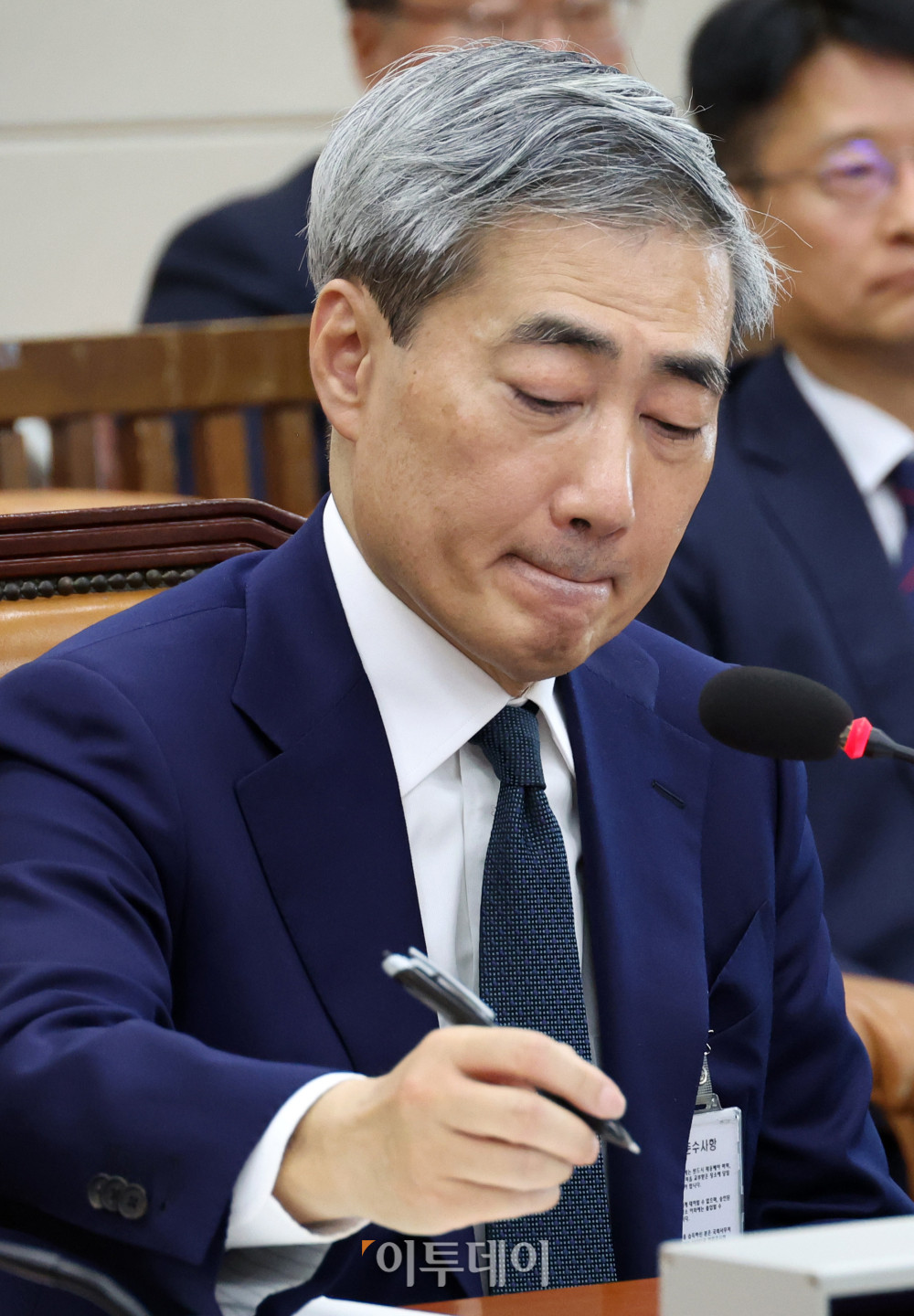 ▲신현송 한국은행 총재 후보자가 15일 서울 여의도 국회 재정경제기획위원회에서 열린 인사청문회에 참석하고 있다. 고이란 기자 photoeran@