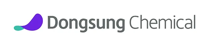 ▲나프타 공급난과 친환경 규제 강화로 바이오플라스틱 사업이 부각된 16일, 동성케미컬의 로고가 추상적 심볼과 함께 이미지에 나타나 있다.