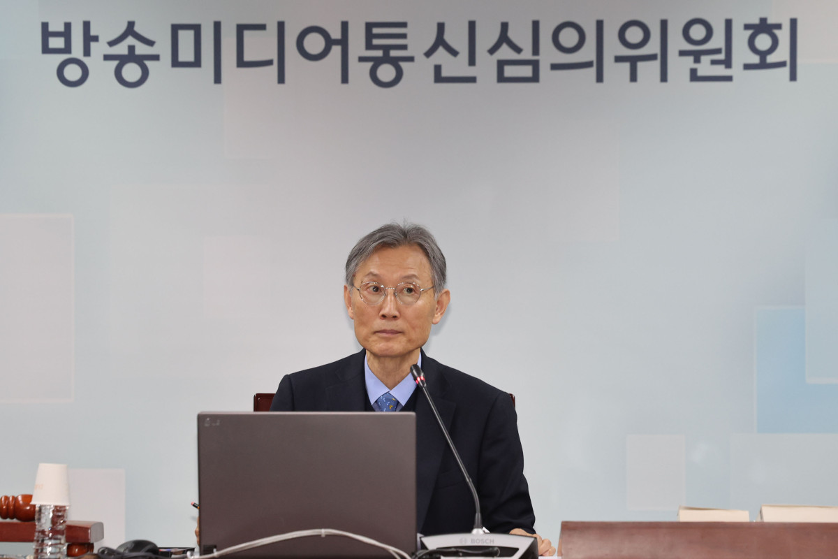 ▲3월 12일 오후 서울 양천구 방송미디어통신심의위원회에서 열린 2026년 제1차 방미심위 정기 회의에서 고광헌 상임위원이 자리하고 있다. (뉴시스)