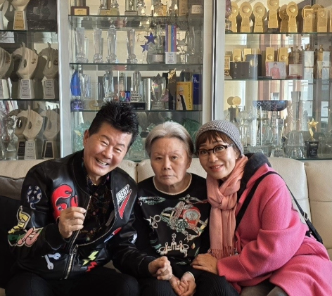▲(좌측부터) 태진아, 이옥형 씨, 가수 하춘화.(태진아 인스타그램)