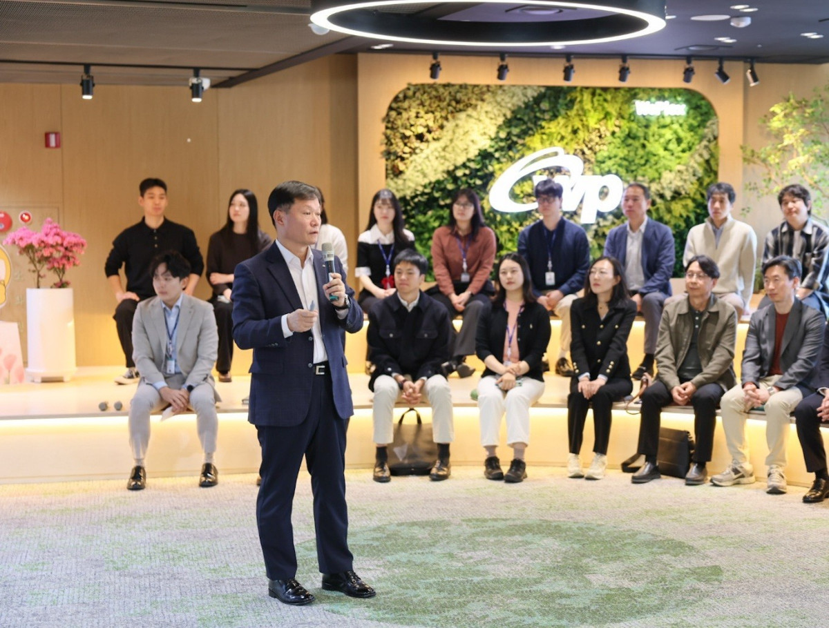 ▲한국서부발전은 15일 충남 태안 본사에서 '최고경영자(CEO)-임직원 브라운백 미팅’을 진행했다. 사진은 이정복 서부발전 사장이 경영현황을 설명하는 모습. (사진제공=한국서부발전)