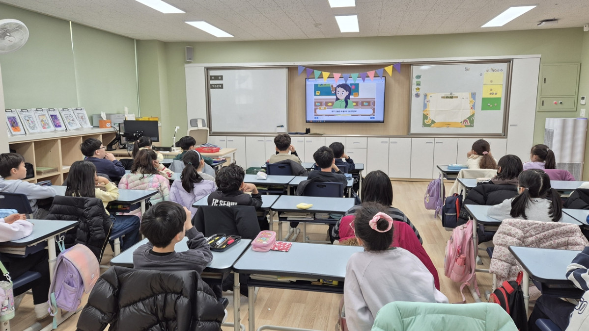 ▲지난해 서울 관악구 구암초등학교에서 진행한 학교 폭력 예방 교육. (사진 제공 = 서울특별시 관악구)