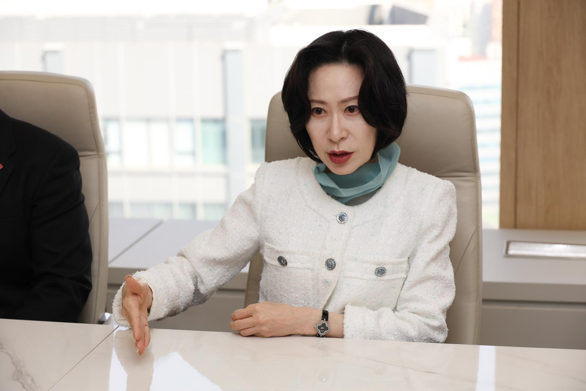 ▲15일 서울 중구 재단 회의실에서 열린 '2026년 장혜선 롯데 위기 탈북민 긴급지원 사업 전달식'에 참석한 장혜선 이사장의 모습. (사진제공=롯데장학재단)