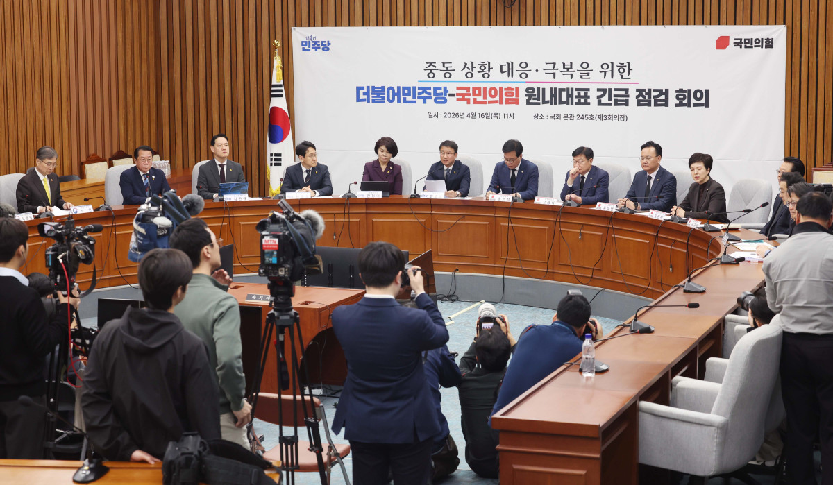 ▲한병도 더불어민주당 원내대표가 16일 서울 여의도 국회에서 열린 ‘중동 상황 대응·극복을 위한 더불어민주당-국민의힘 원내대표 긴급 점검 회의’에서 모두발언을 하고 있다. 신태현 기자 holjjak@