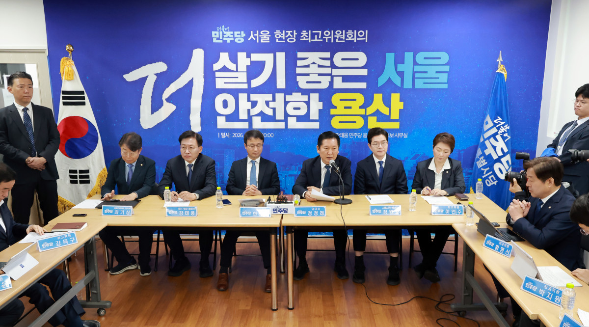 ▲더불어민주당 정청래 대표가 17일 서울 용산구 민주당 강태웅 용산구청장 후보 선거사무소에서 열린 현장 최고위원회의에 참석해 발언하고 있다. 사진=연합뉴스