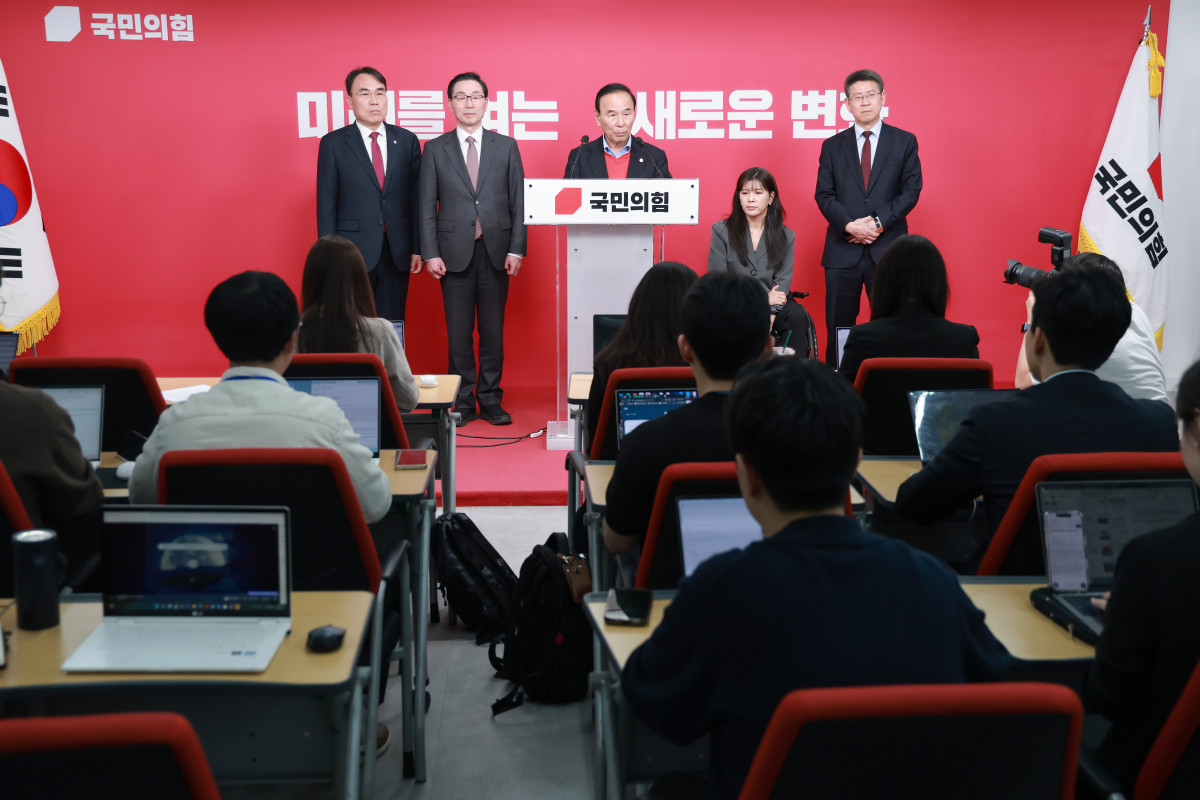 ▲국민의힘 박덕흠 중앙당 공천관리위원장이 17일 서울 영등포구 여의도 중앙당사에서 대구시장과 충북지사 예비경선 결과를 발표하고 있다. 사진=연합뉴스