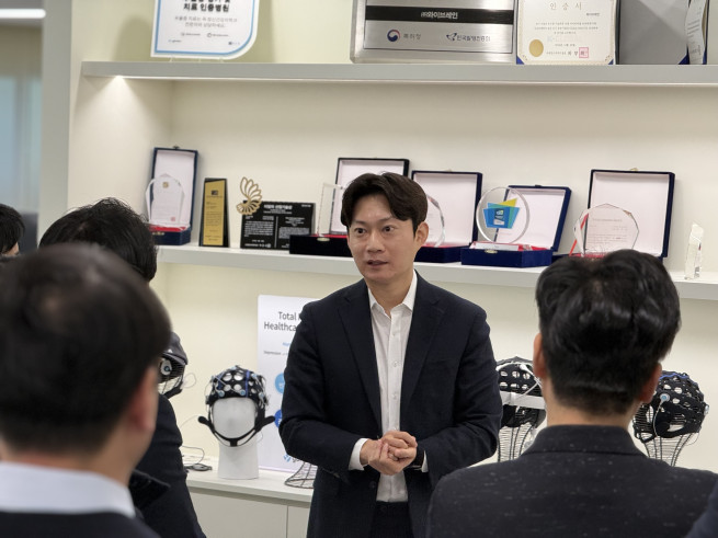 ▲이기원 와이브레인 대표가 지난달 18일 제44차 생명공학종합정책심의회에서 사업 설명을 하고 있다. (사진제공=와이브레인)