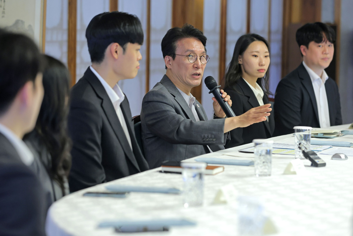 ▲김민석 국무총리가 18일 서울 종로구 삼청동 총리공관에서 열린 청년보좌역 간담회에서 인사말을 하고 있다. (연합뉴스)