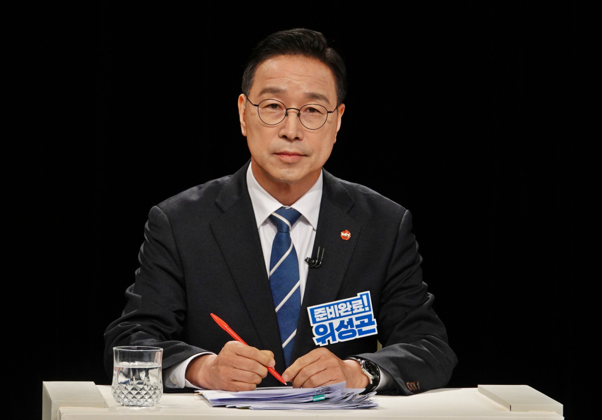 ▲위성곤 더불어민주당 제주도지사 경선후보가 7일 오후 KBS제주방송총국에서 열린 더불어민주당 제주도지사선거 경선후보 토론회에 참석하고 있다. (사진=뉴시스)