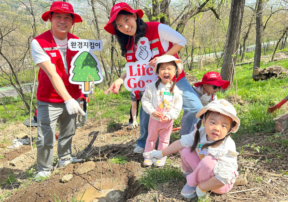 LG전자, 세계 곳곳에서 나무심기·폐가전 수거