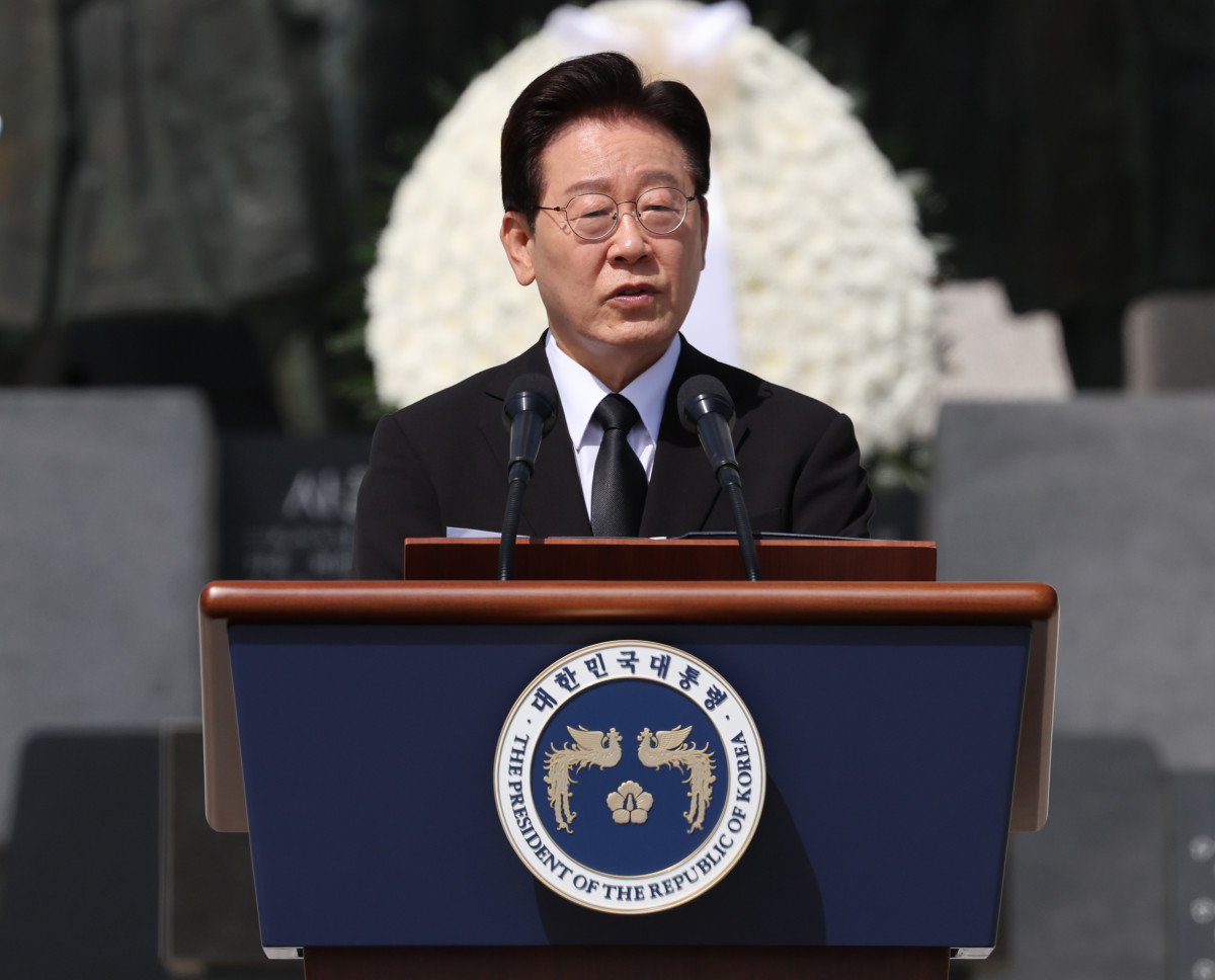 ▲이재명 대통령이 19일 서울 강북구 국립 4·19민주묘지에서 열린 4·19혁명 기념식에서 기념사를 하고 있다. (연합뉴스)