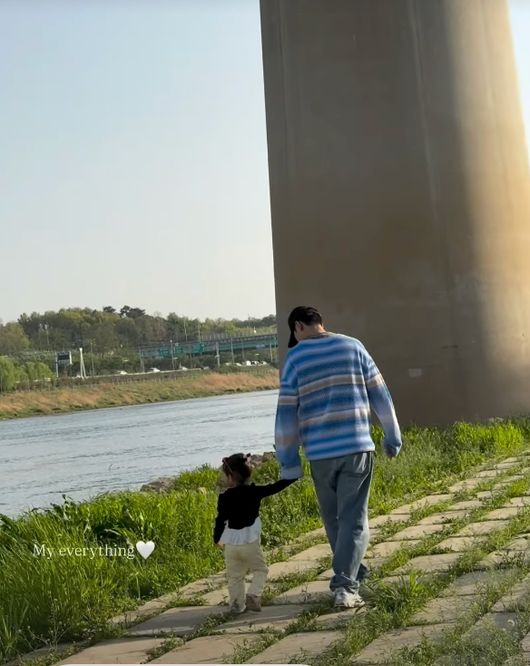 ▲이승기와 그의 딸(사진=이다인 인스타그램)