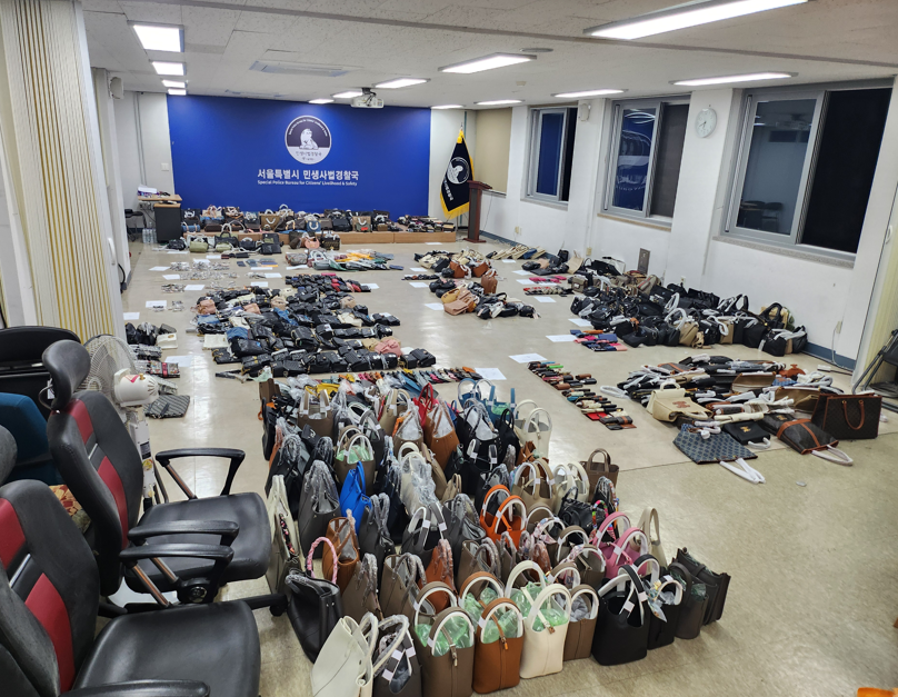 ▲압수된 물품을 진열해 놓은 모습 (서울시)