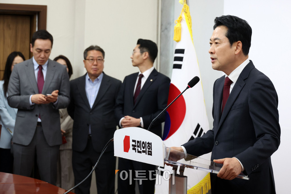 ▲장동혁 국민의힘 대표가 20일 서울 여의도 국회에서 방미 성과 관련 기자간담회를 하고 있다. 고이란 기자 photoeran@