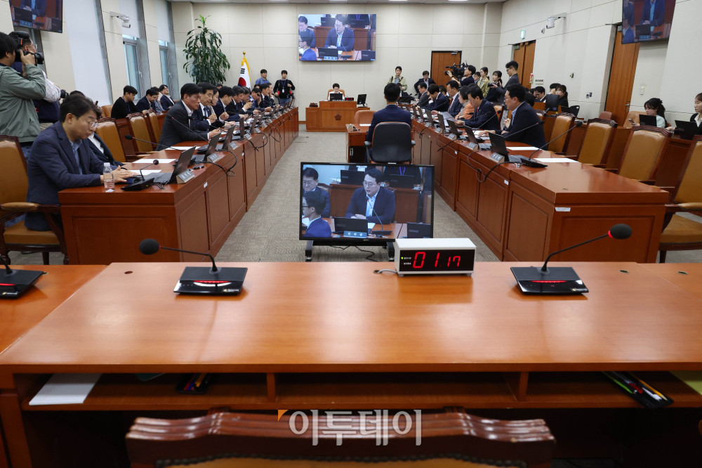 ▲20일 서울 여의도 국회 재정경제기획위원회 전체회의에서 신현송 한국은행 총재 후보자 인사청문경과보고서 채택의 건을 논의하고 있다. 고이란 기자 photoeran@
