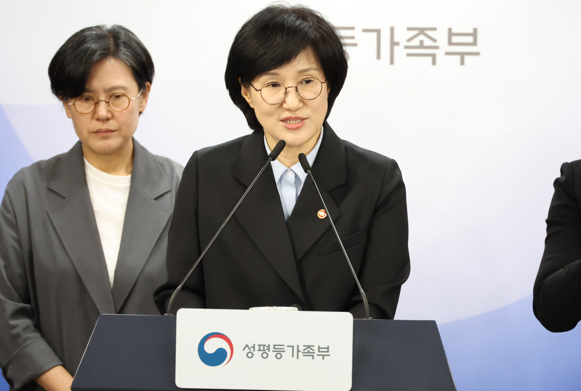 ▲원민경 성평등가족부 장관이 17일 오전 서울 종로구 정부서울청사에서 열린 제19차 양성평등위원회 사전브리핑에서 발언하고 있다. (뉴시스)