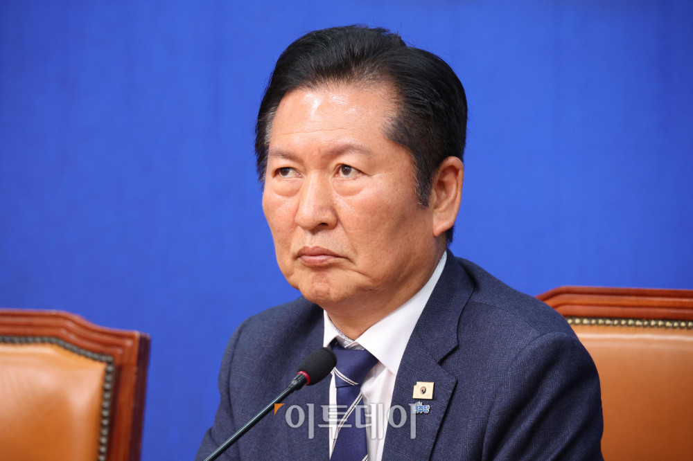 ▲정청래 더불어민주당 대표가 20일 서울 여의도 국회에서 6·3 지방선거 공천 관련 기자간담회를 하고 있다. 이 자리에서 정 대표는 김상욱 의원의 울산시장 출마로 보궐선거가 치러지는 울산 남구갑에 전태진 변호사를 공천할 예정이라고 설명했다. 고이란 기자 photoeran@