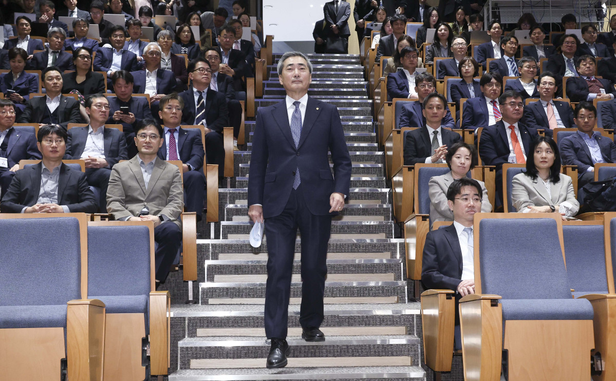 ▲신현송 신임 한국은행 총재가 21일 서울 중구 한국은행에서 열린 취임식에 참석하고 있다. 신태현 기자 holjjak@