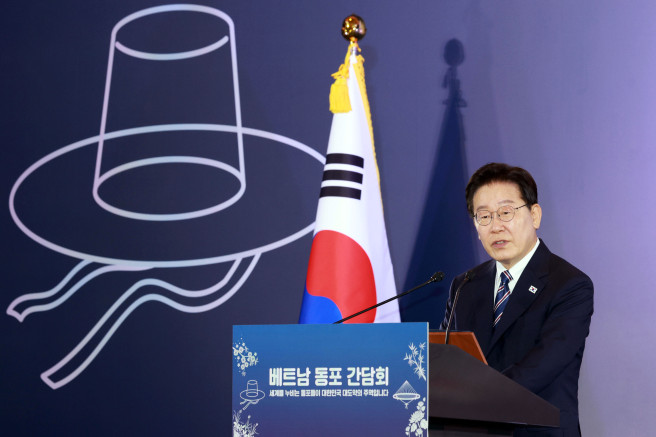 ▲베트남을 국빈 방문 중인 이재명 대통령이 22일(현지시간) 하노이의 한 호텔에서 열린 동포간담회에서 인사말을 하고 있다. (연합뉴스)